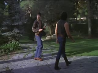 热裤辣妹街头真空露穴自慰高潮喷水