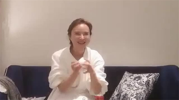 铁牛探花系列三 美女被搭讪后主动献身 内射淫水狂喷