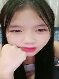 极品嫩萝莉无毛粉穴骑乘位爆操流出白浆